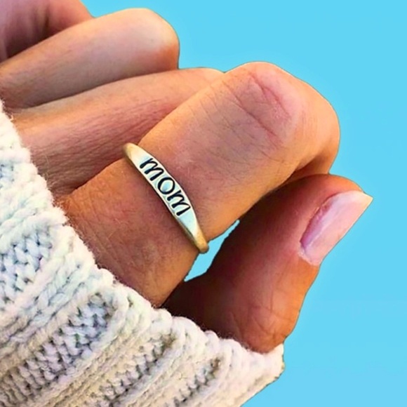 NWT MOM Pretty Dainty Silver Ring FASHION NEW Size 7 8 9 10 11 Stainless Steel - Picture 2 of 3